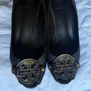 Tory Burch Amanda Women's Sz 9 Logo Black Pebble Leather Open Toe Wedge Heels